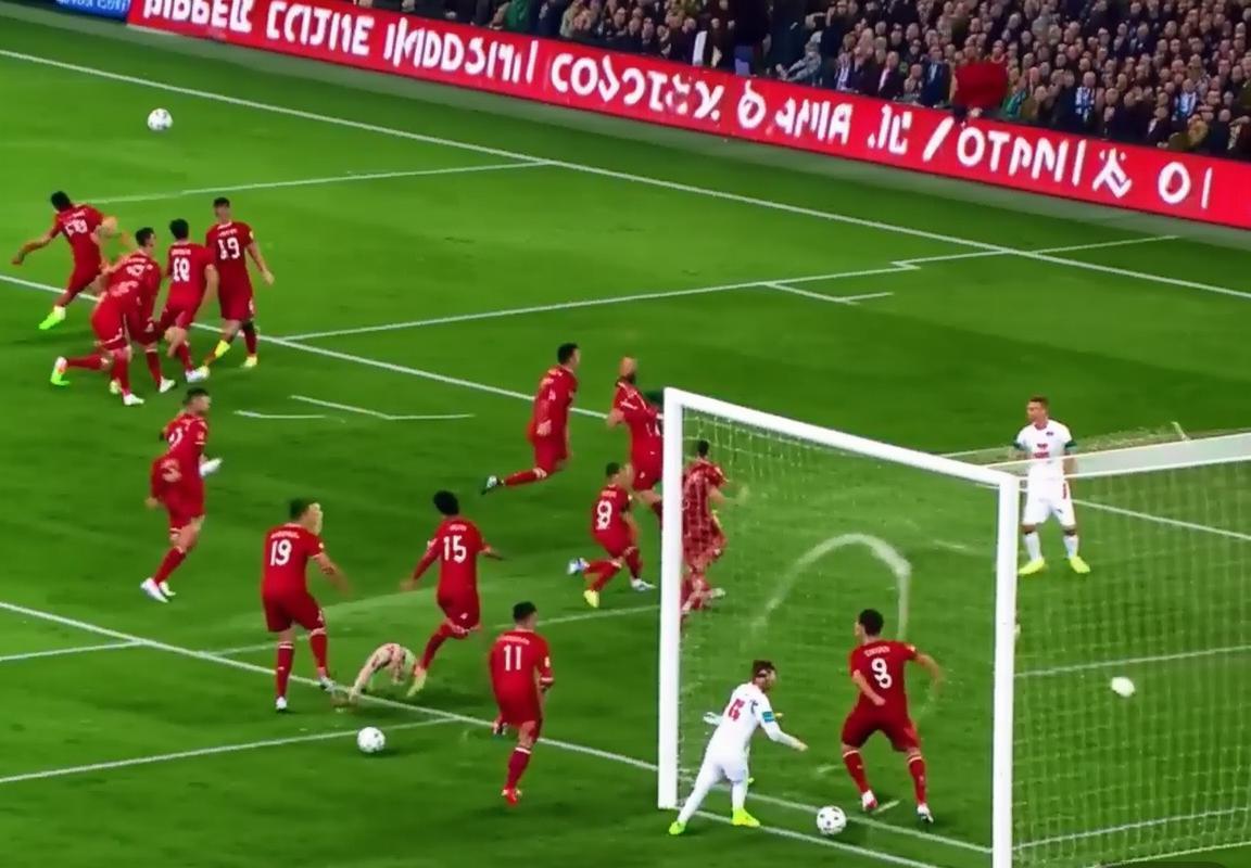 欧冠冷门夜：拜仁慕尼黑不敌阿森纳暴露替补短板，利物浦负埃因霍温揭示战术失衡